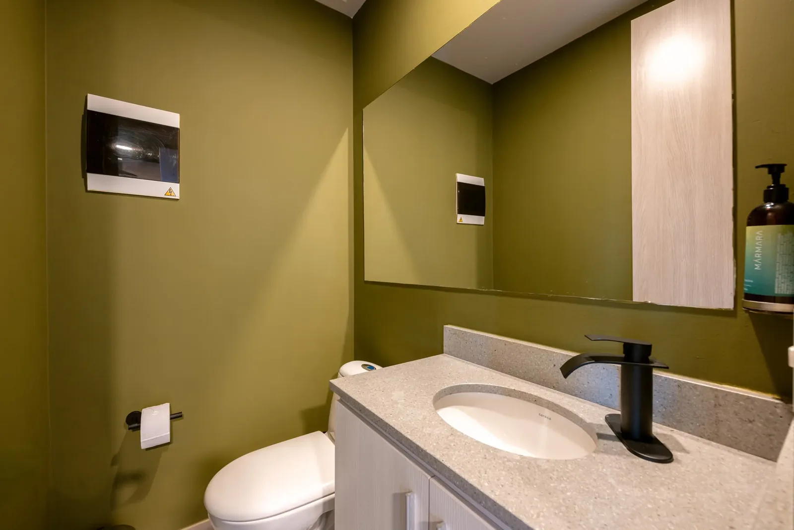 Bathroom with green tiles in a Premium apartment at Soul Lifestyle Apartments