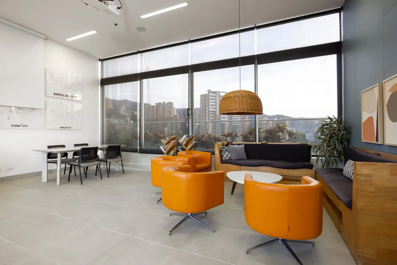 Wide view of the coworking lounge at Soul Lifestyle Apartments, Medellín