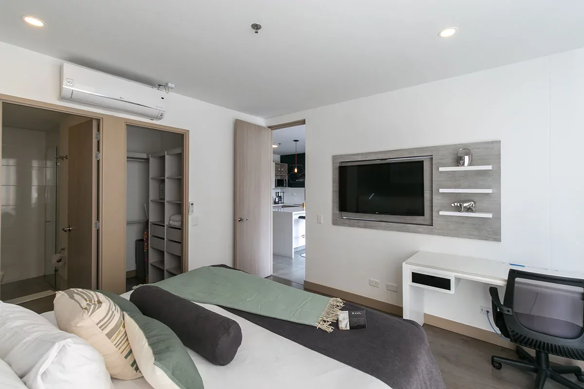 Bedroom with TV in a Classic apartment at Soul Lifestyle Apartments, El Poblado