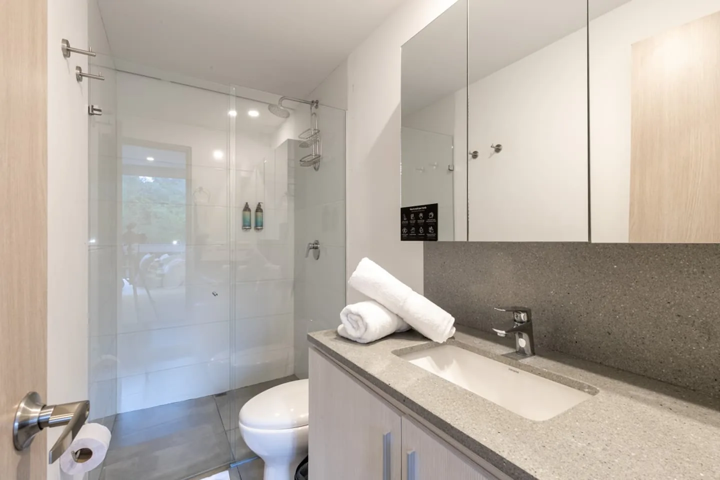 Bathroom of the apartment for sale at Soul Lifestyle Apartments, Medellín
